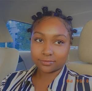 Meet your Posher, Alexia